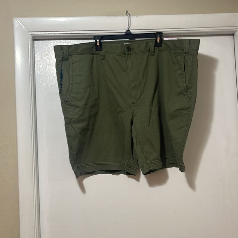Green Cargo Shorts with Classic Design NWT st johns bay size 54 - Picture 2 of 6